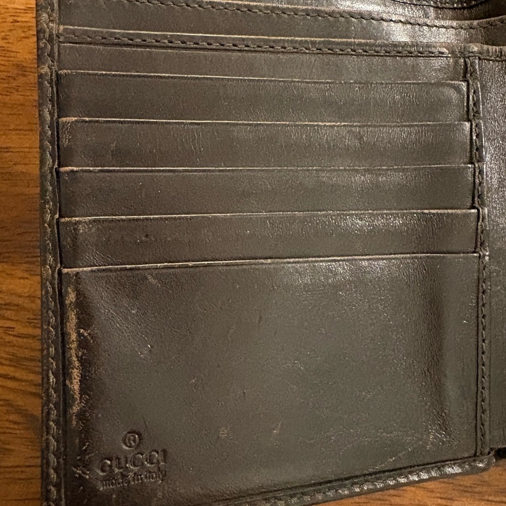 Vintage Gucci Beige Monogram Wallet with Black Leather and Red-Green Stripe - Picture 10 of 13